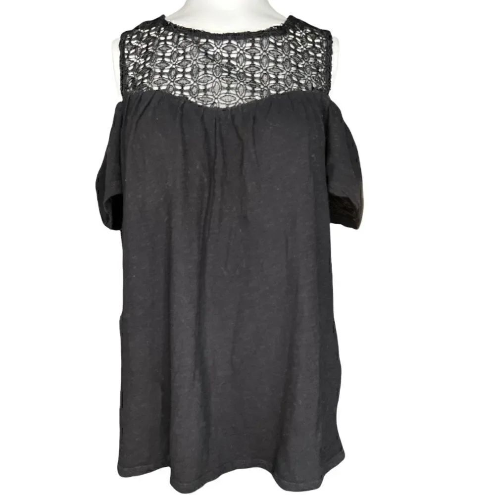 3/$15 or 5/$20 Old Navy Small cold shoulder crochet top